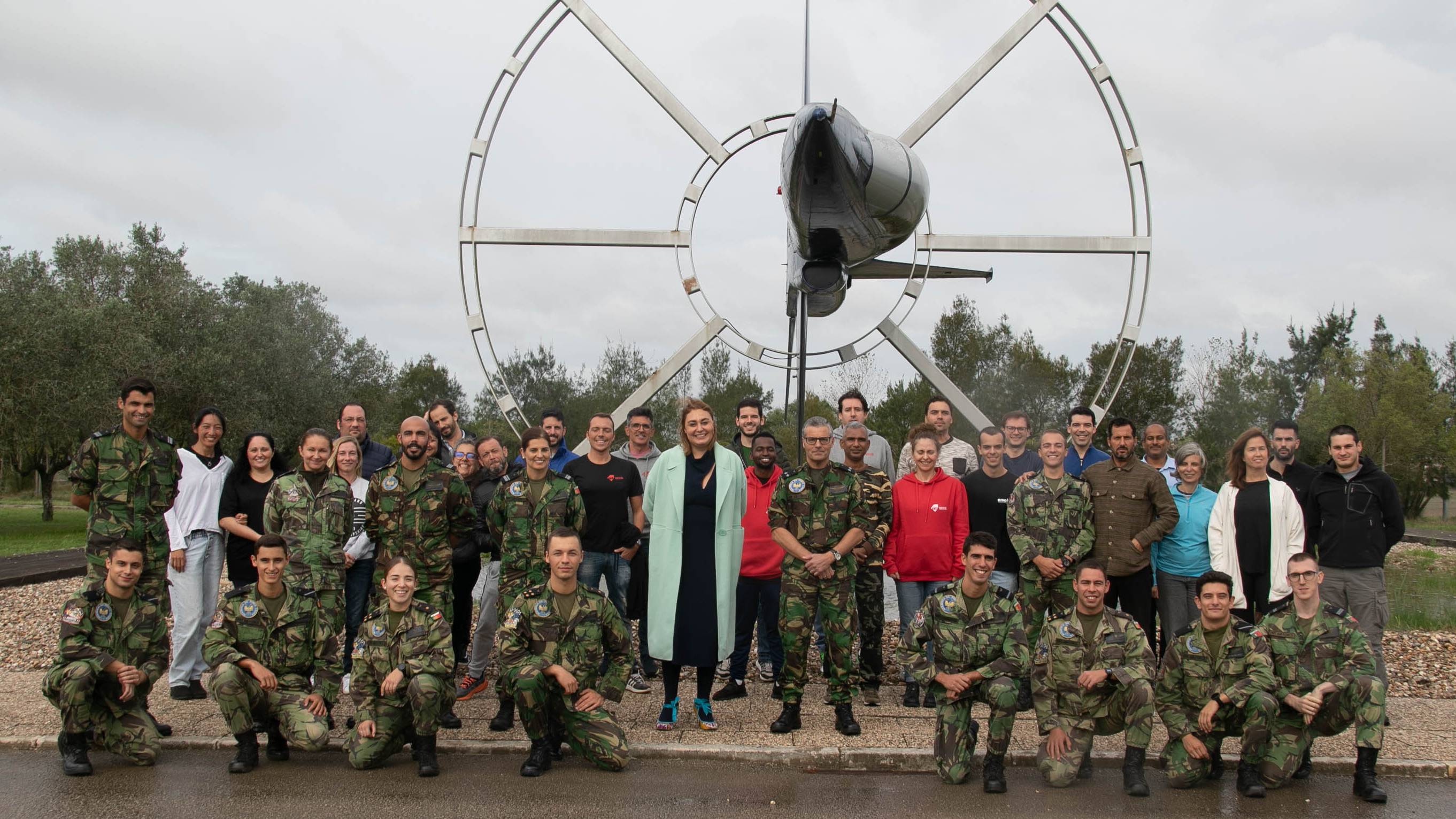 Academia da Força Aérea realiza exercício de liderança para alunos do Instituto Superior de Economia e Gestão Academia da Força Aérea realiza exercício de liderança para alunos do Instituto Superior de Economia e Gestão