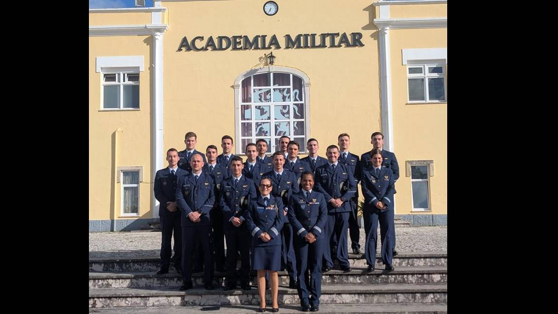 Militares e alunos da Fora Area do contributo cientfico no Encontro de Cincias Militares